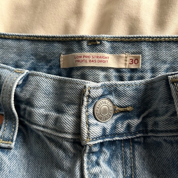 Levis women’s low pros - Picture 2 of 3
